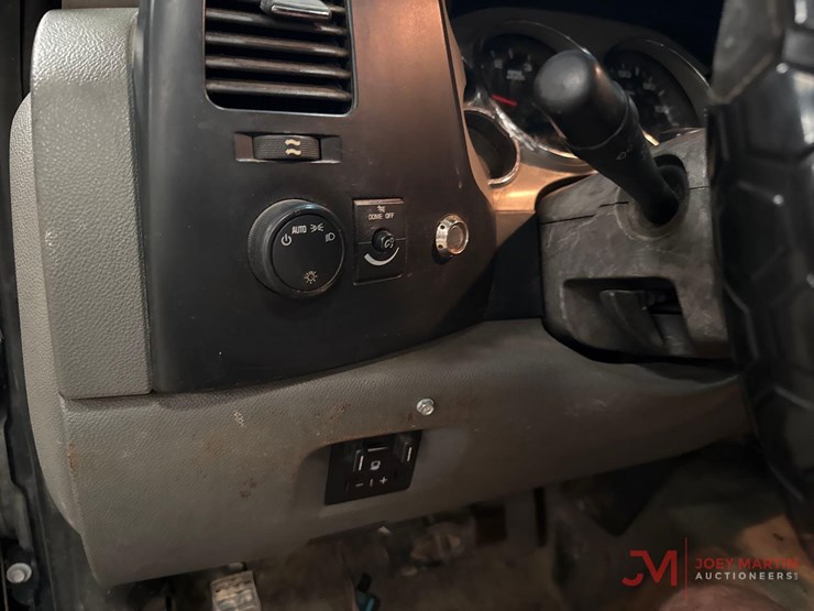 2008-chevrolet-silverado-2500-image-31