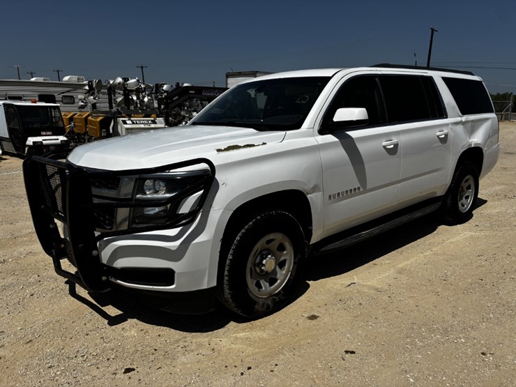 2017-chevrolet-suburban-image-1