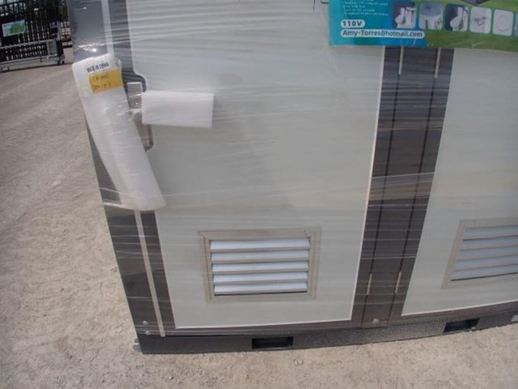 unused-bastone-portable-restroom-image-15