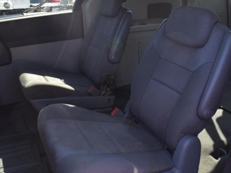 2009-chrysler-van-(vin-#-2a8hr54129r683758)-(showing-appx-160,511-miles,-up-image-7