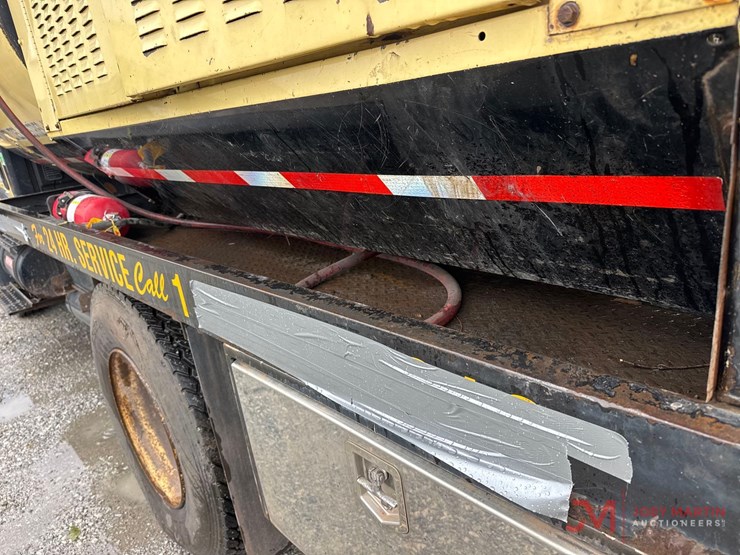 2005-international-durastar-4300-image-13