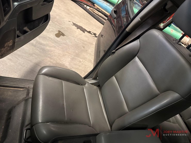 2015-chevrolet-silverado-2500-image-31