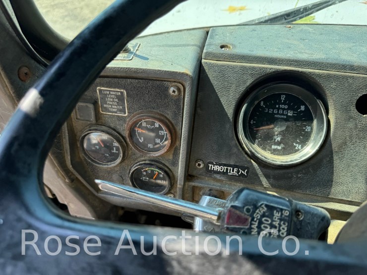 1993-mack-rd690s-image-27