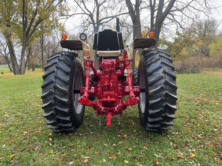 1970-1456-farmall-row-crop-mfwa-golden-demonstrator-image-6