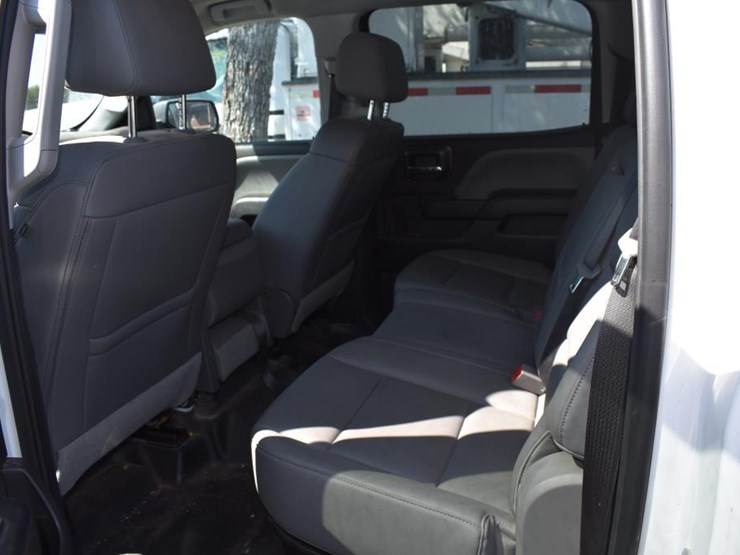 2018-chevrolet-1500-image-15