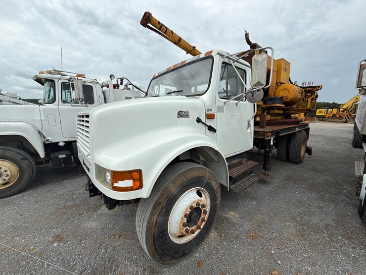 2001-international-4700-image-1