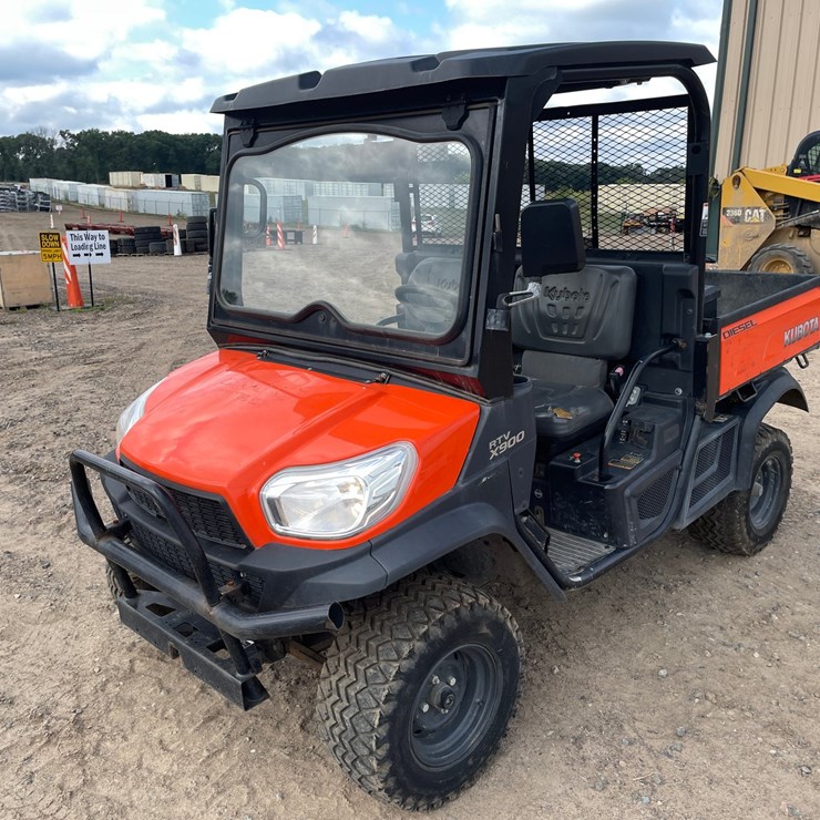 #1574 • 2018 Kubota X900 Side by Side