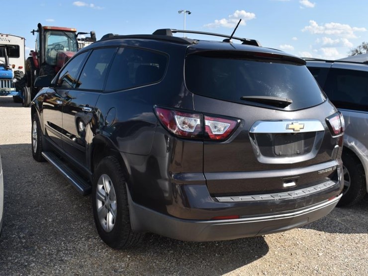 2013-chevrolet-traverse-ls-image-4