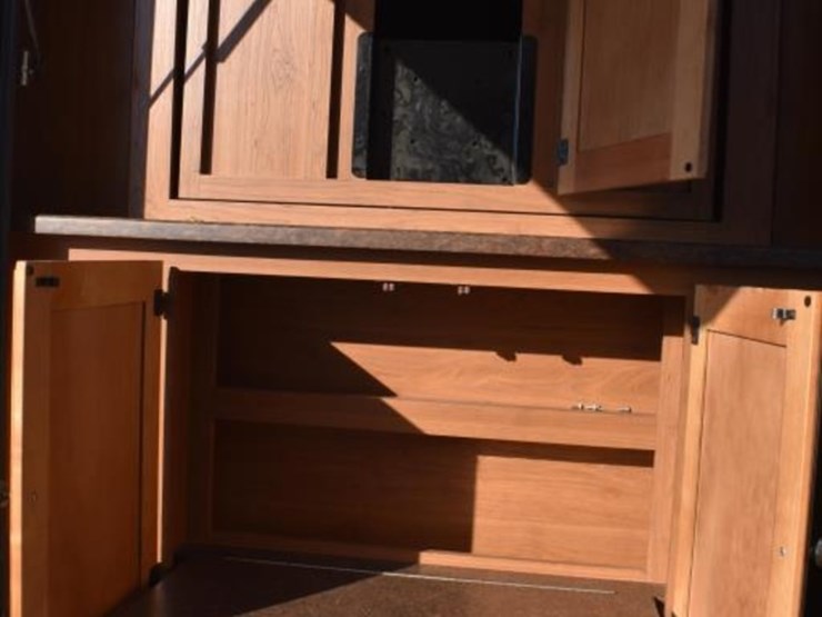 2013-hill-country-32rl-bumper-pull-travel-trailer-w/-2-slides-(vin-#-4v0tc3-image-17