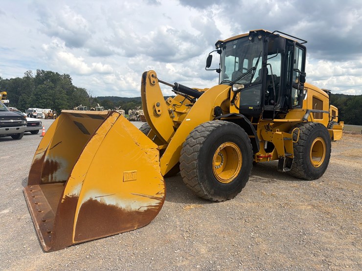 2015-caterpillar-924k-image-1