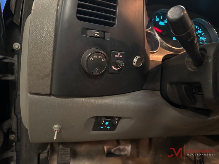 2009-chevrolet-silverado-2500-image-36