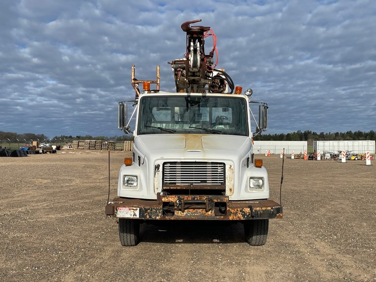 2002-freightliner-fl80-image-8