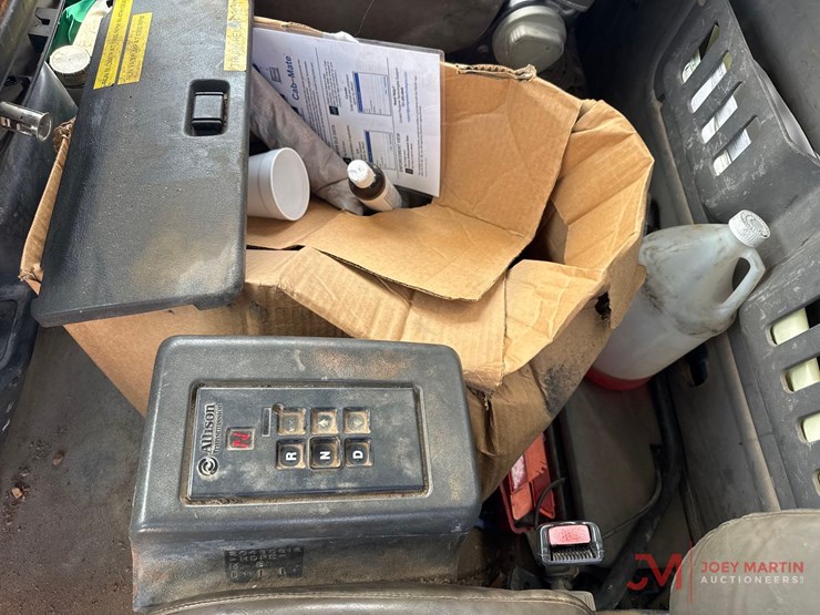 2002-volvo-vac-truck-image-36