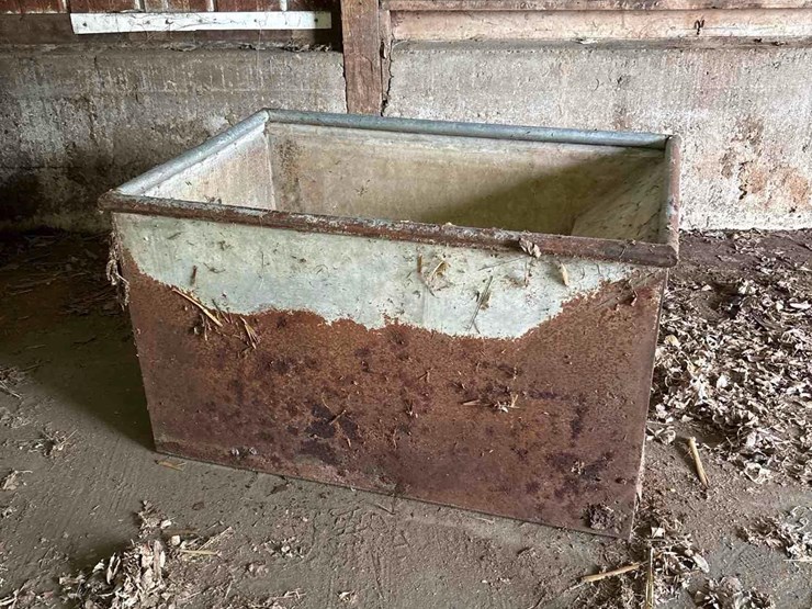 4’-x-32”x-20”-tall-water-tank-image-2