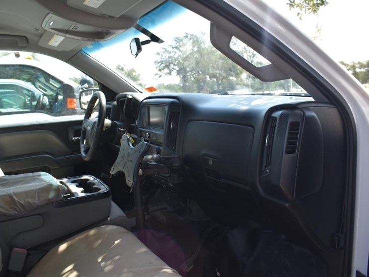 2018-chevrolet-1500-image-5