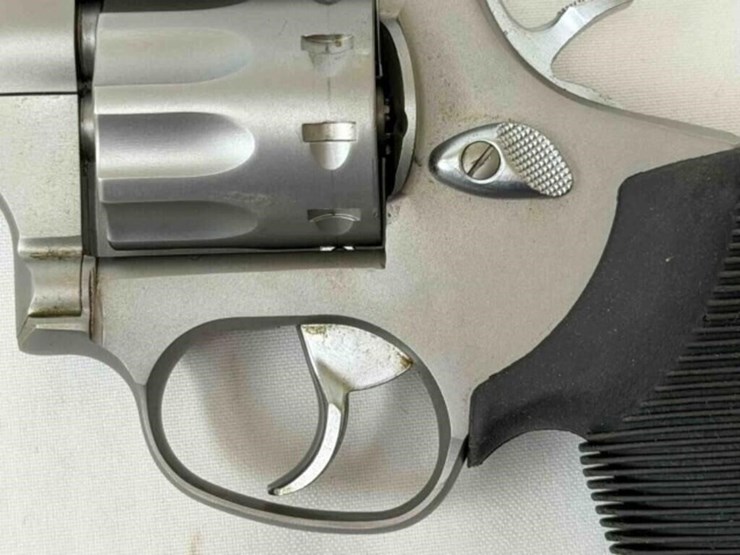 taurus-tracker-22mag-revolver-image-13