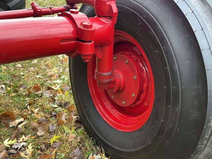 1970-1026-farmall-hydro-row-crop-golden-demonstrator-image-13