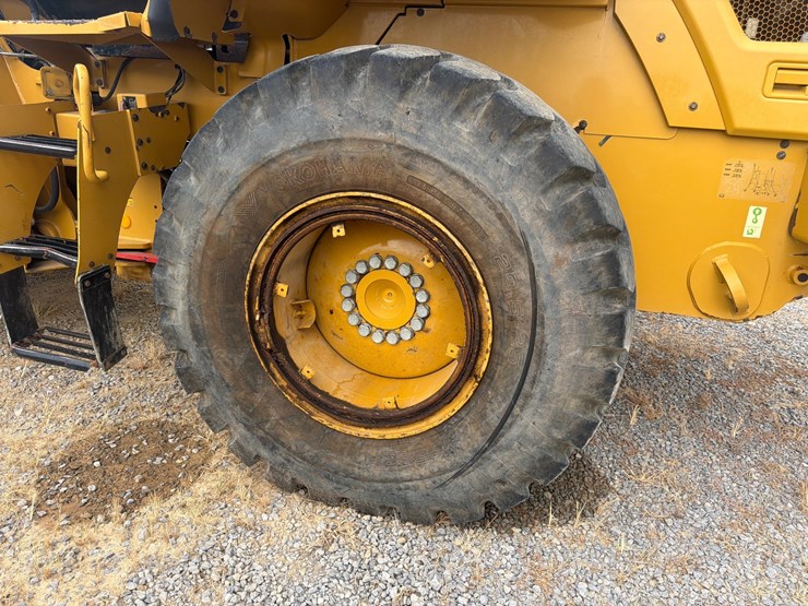 2015-caterpillar-924k-image-7