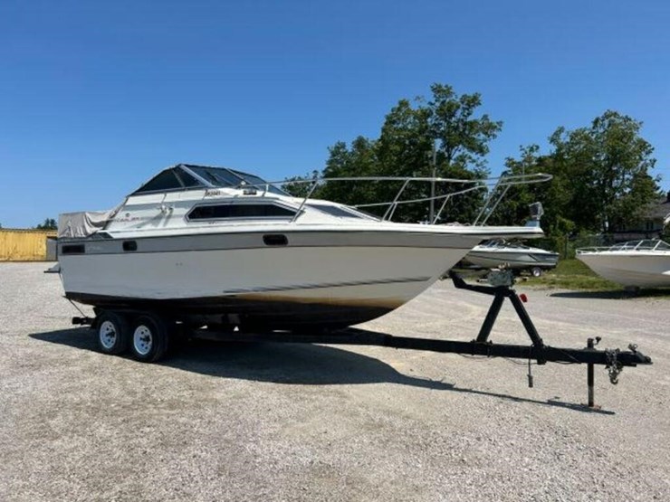 1988-doral-cavalier-24-ft-cabin-cruiser-2dba1303c8-image-2