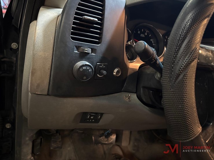 2009-chevrolet-silverado-2500-image-39