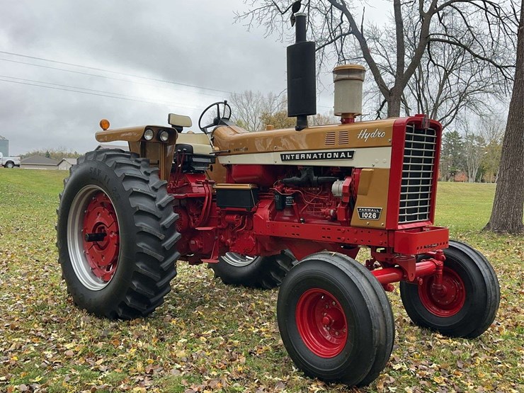 1970-1026-farmall-hydro-row-crop-golden-demonstrator-image-20