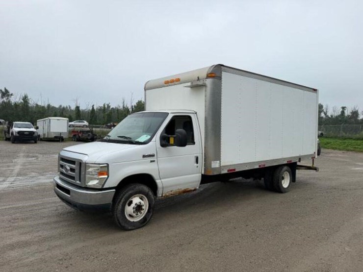 2013-ford-e450-image-1