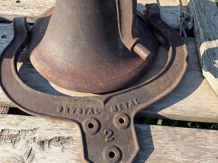 antique-bell-&-bracket-image-3