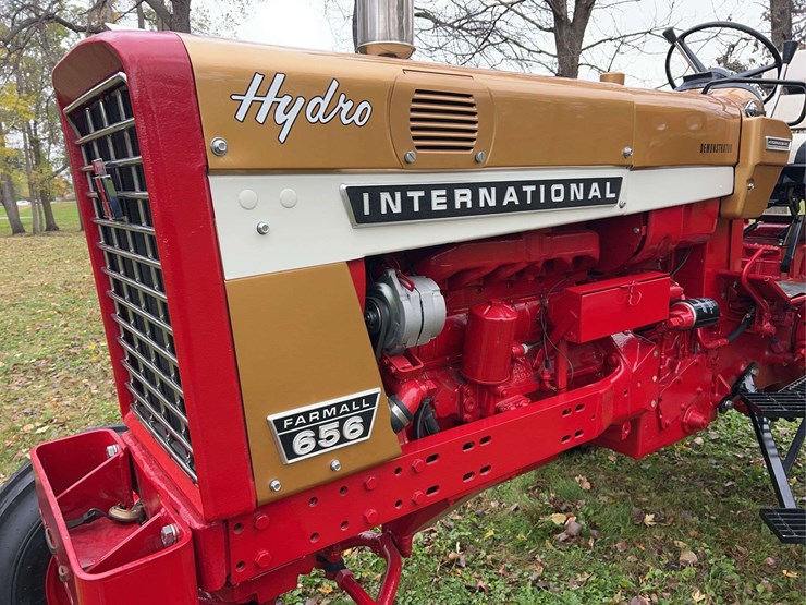 1970-656-farmall-hydro-diesel-row-crop-golden-demonstrator-image-14