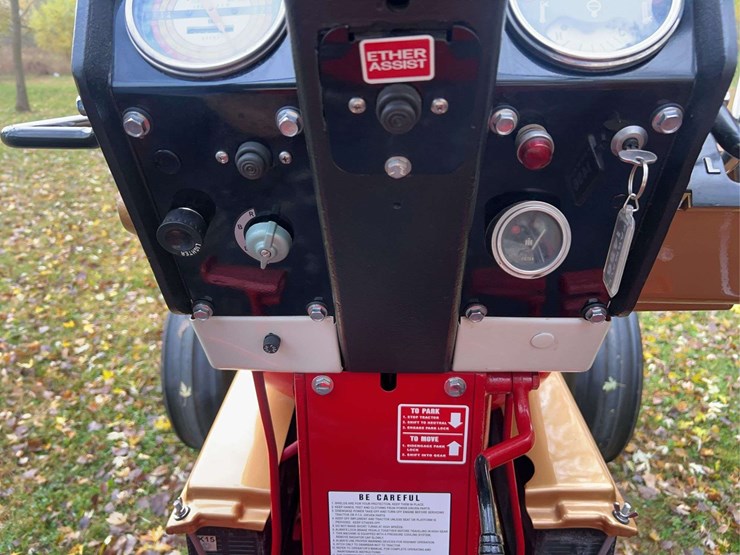 1970-1456-farmall-row-crop-golden-demonstrator-image-68