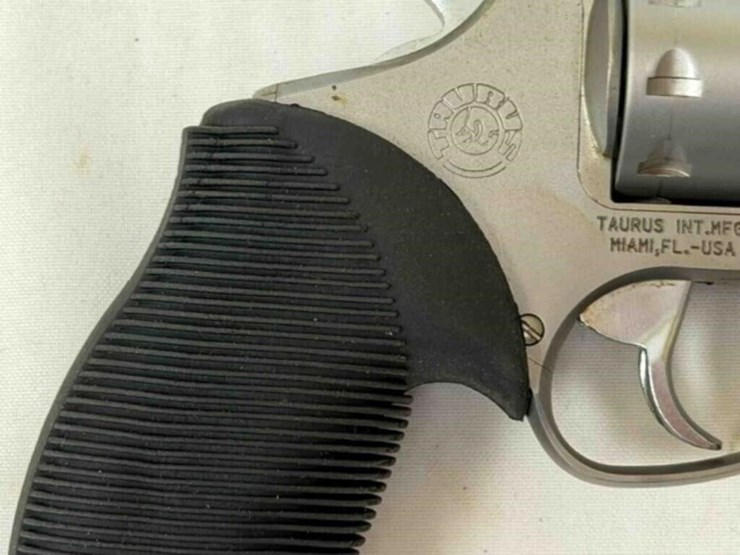 taurus-tracker-22mag-revolver-image-7