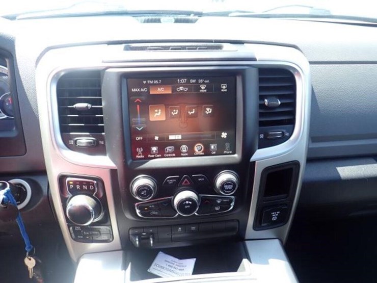 2016-dodge-1500-image-16