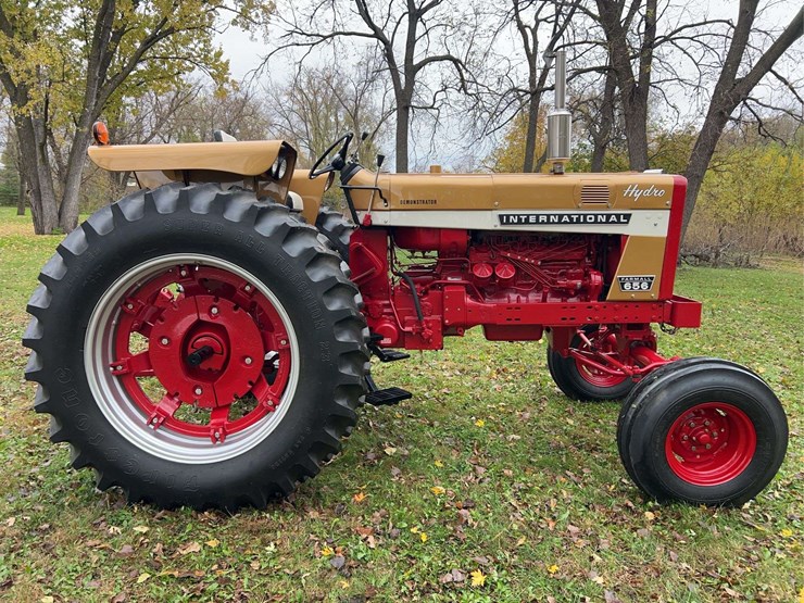 1970-656-farmall-hydro-diesel-row-crop-golden-demonstrator-image-6