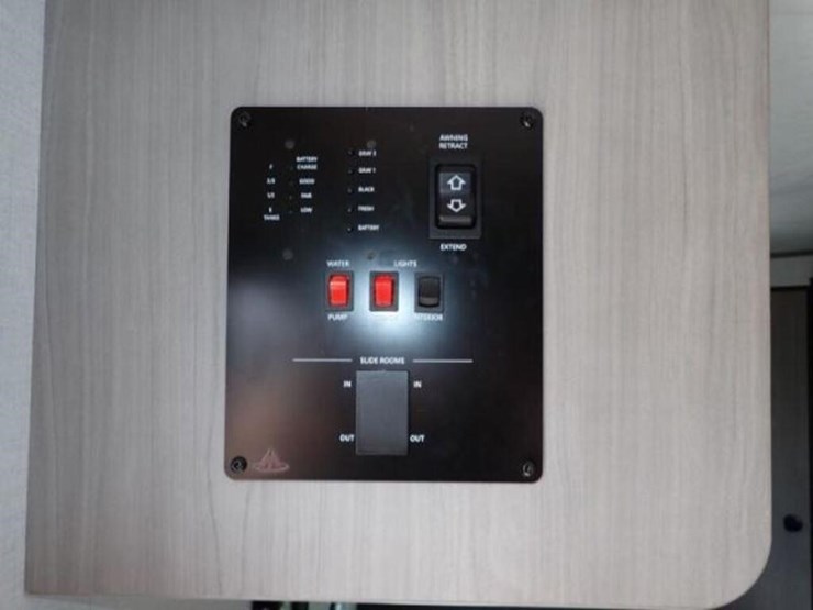 new-non-current-2024-coleman-lantern-lt-series-417-image-52