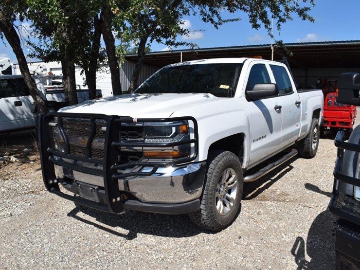 2018-chevrolet-1500-image-1