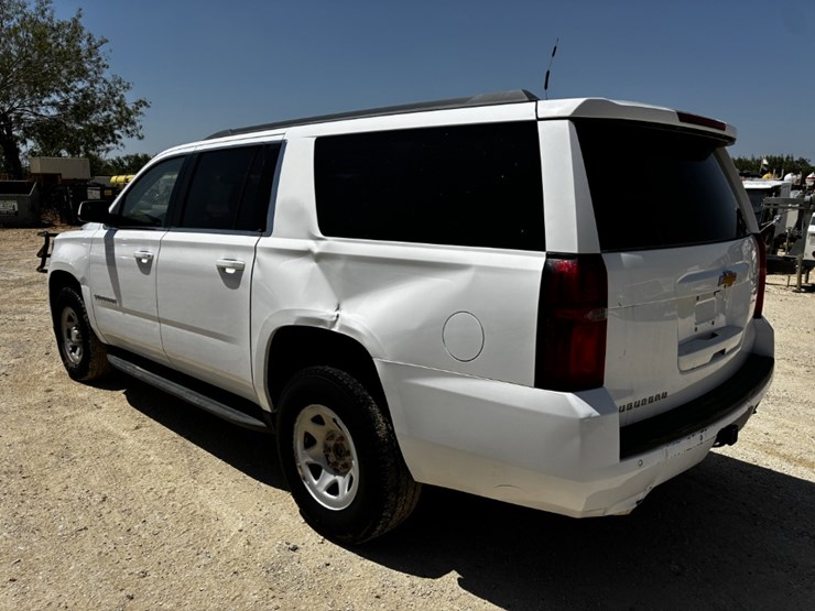 2017-chevrolet-suburban-image-6
