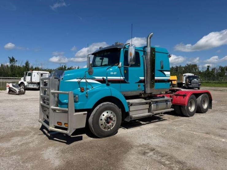 2023-western-star-4900-image-1