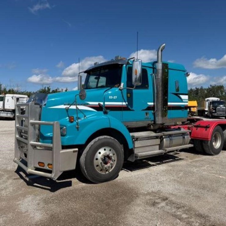 2023 WESTERN STAR 4900