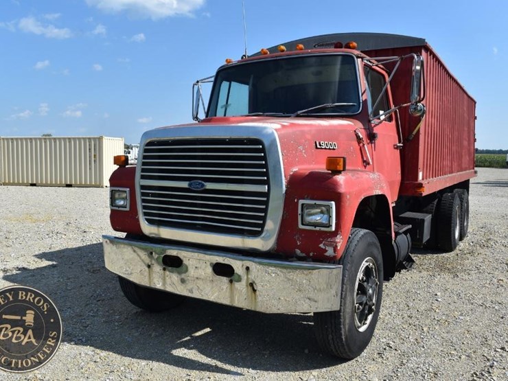1976-ford-l9000-image-8
