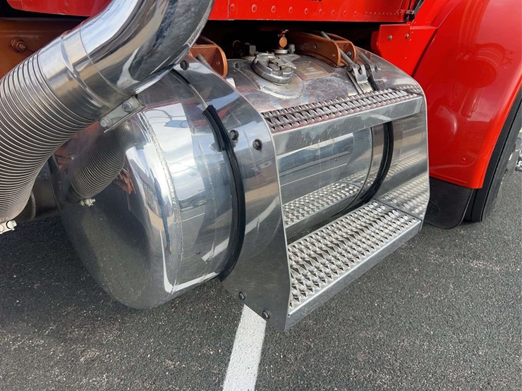2006-peterbilt-379-image-32