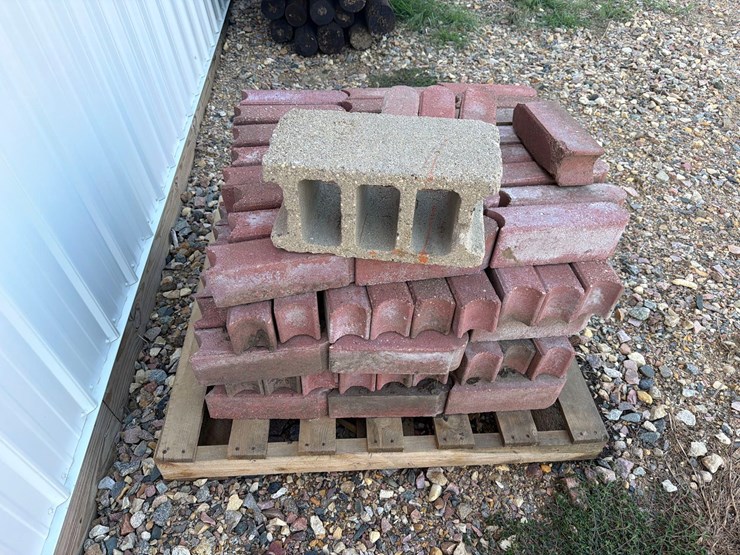 pallet-of-landscape-pavers-image-5