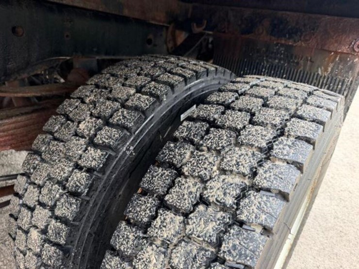 2017-ford-f550-xl-image-33