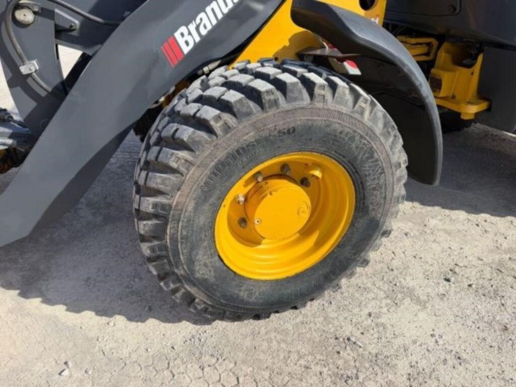 2020-deere-204l-image-28