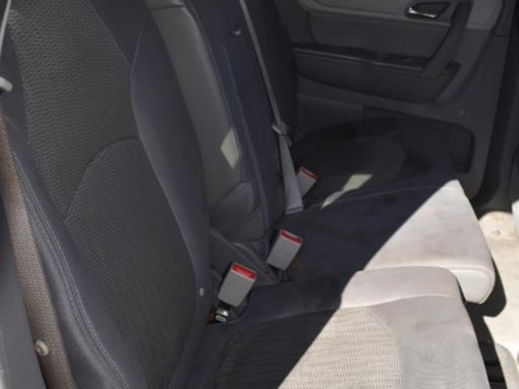 2013-chevrolet-traverse-ls-image-11