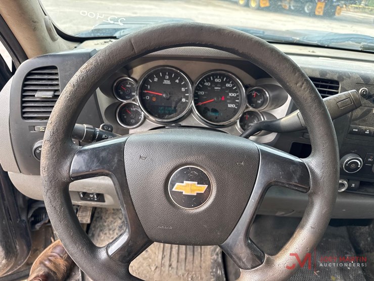 2011-chevrolet-silverado-2500-image-35