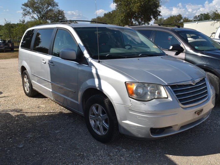 2009-chrysler-van-(vin-#-2a8hr54129r683758)-(showing-appx-160,511-miles,-up-image-2