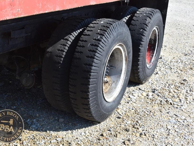 1976-ford-l9000-image-17