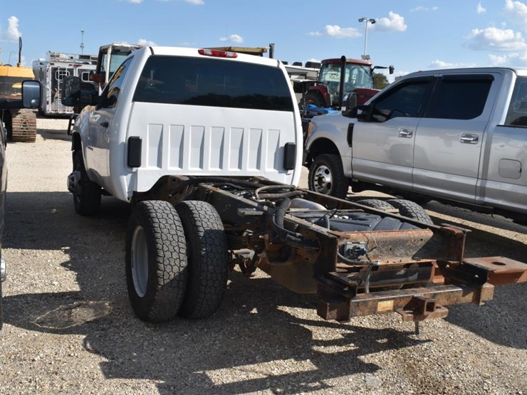 2012-gmc-3500-image-4