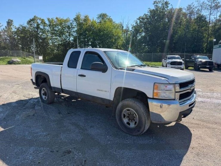 2009-chevrolet-silverado-2500hd-image-2