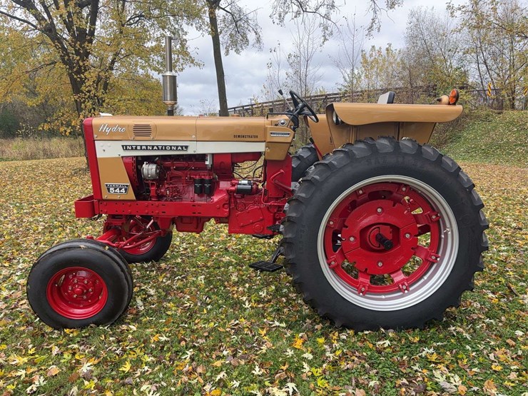 1970-farmall-544-hydro-diesel-row-crop-golden-demonstrator-image-8