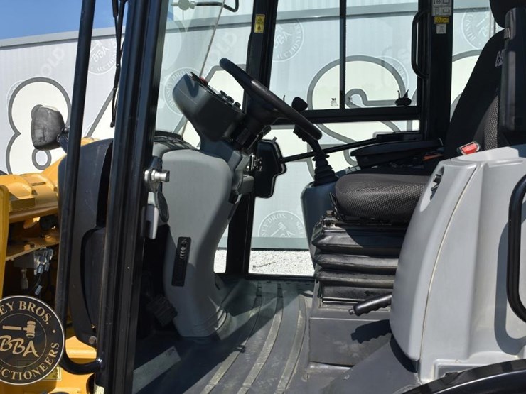 2021-caterpillar-906m-image-33